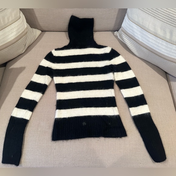 Bebe - Picture 6 of 7